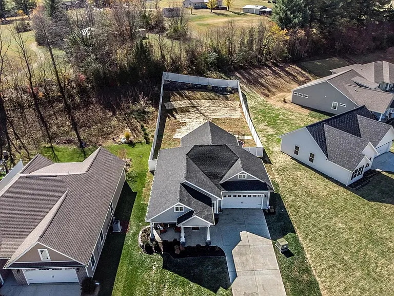 515 Villa Ln — Photo 4