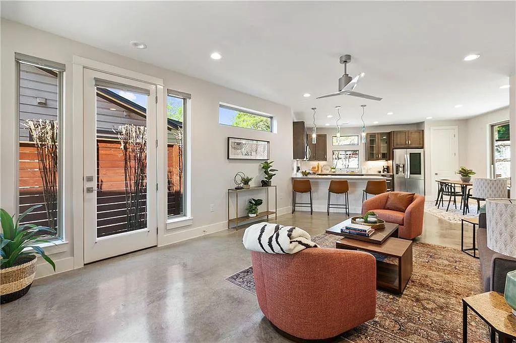 3 bed, 3.0 bath, 1850 sqft, $4,250 — Photo 1