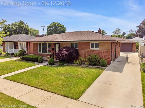 1924 Newman St, Trenton, MI 48183