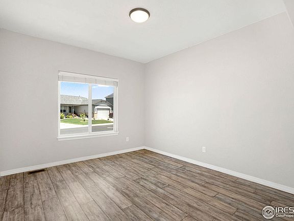 5th image of 671 Shoshone Ct