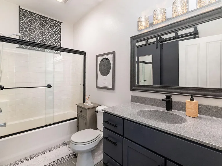 1915 N Water St #108 — Photo 8