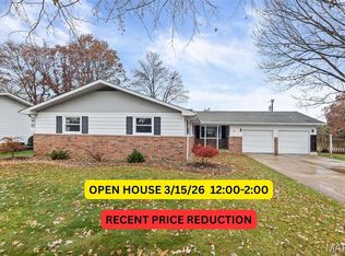 118 Whispering Oaks Dr, Bethalto, IL 62010