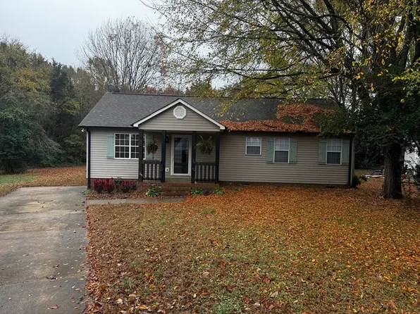 823 Primrose Ln NW, Concord, NC 28027
