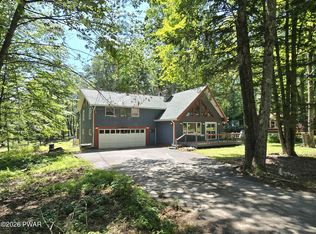 5164 Cresco Dr, Pocono Lake, PA 18347
