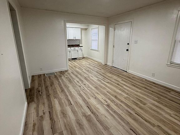 4th image of 4437 Millersville Rd