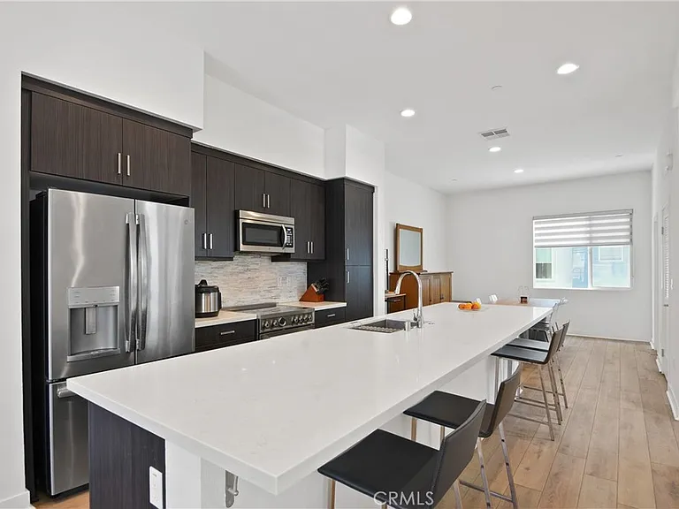 257 Elm Ave — Photo 2