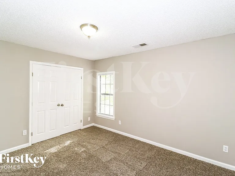 8686 Chris Suzanne Cir — Photo 11