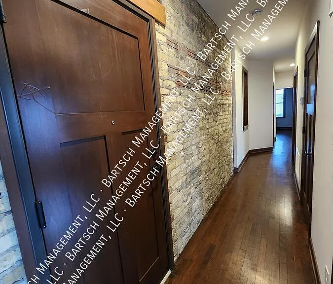 2314 W Wells St — Photo 2