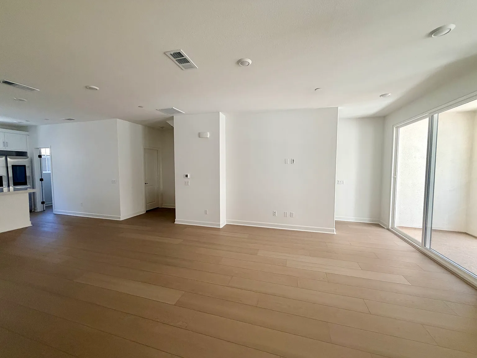 4 bed, 3.5 bath, 1826 sqft, $4,750 — Photo 4
