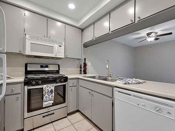2nd image of 95 Lakeview Cir