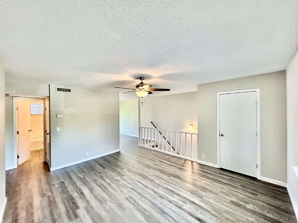 1st image of 108 Woodcreek Dr #A-8