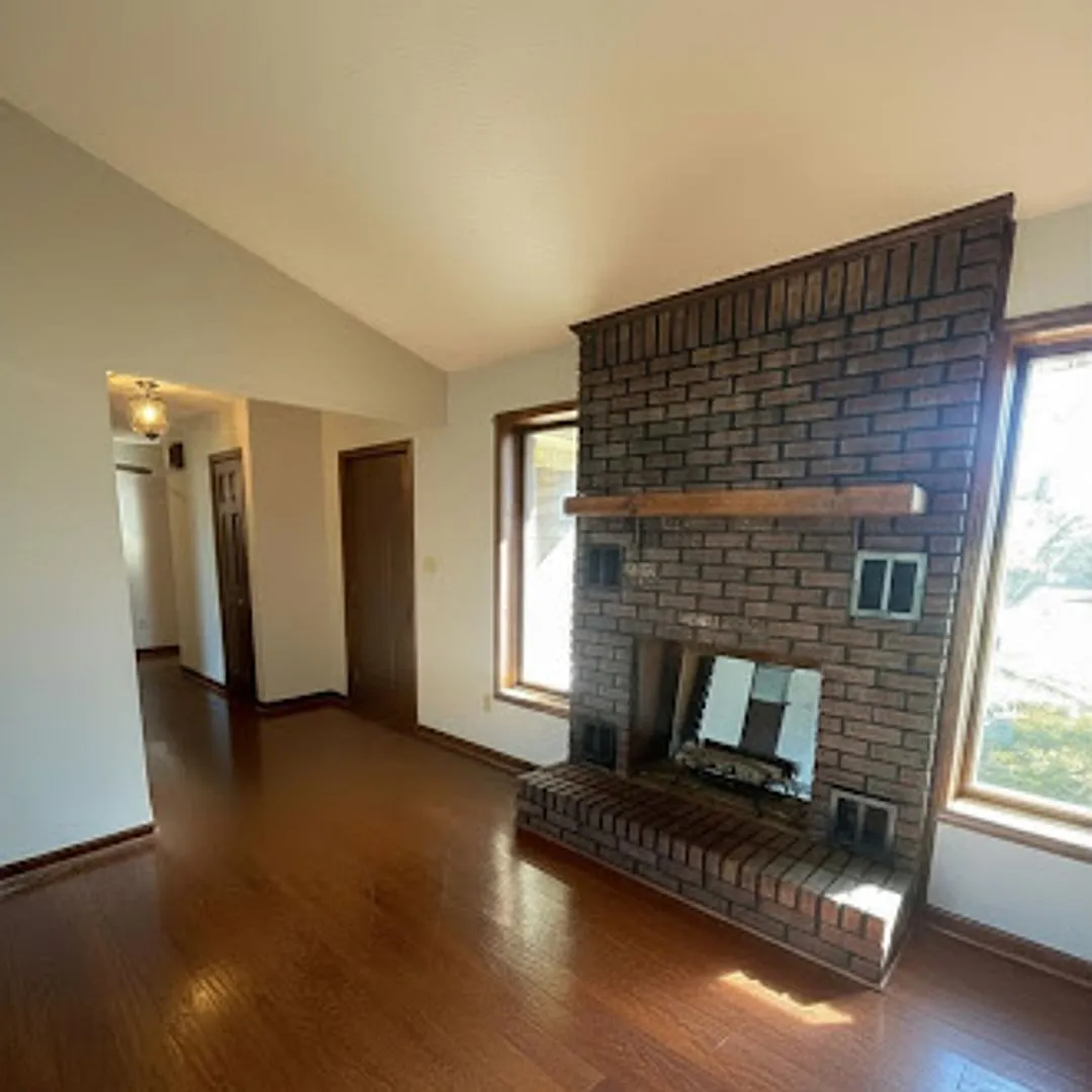 Building Photo - 122 N Fairway Rd