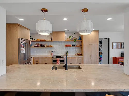 1304 Lawrence Ave Photo 1