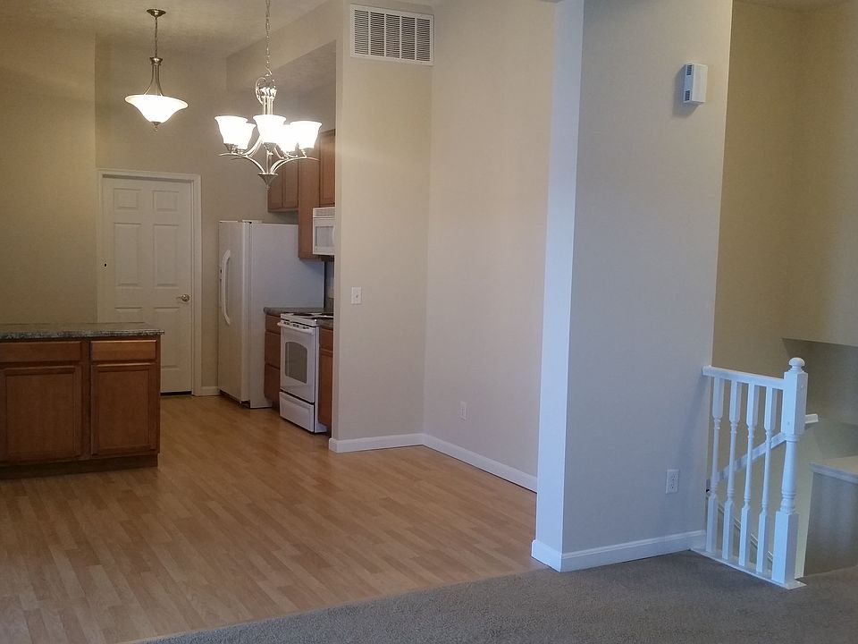 2nd image of 220 Overland Rdg APT 096