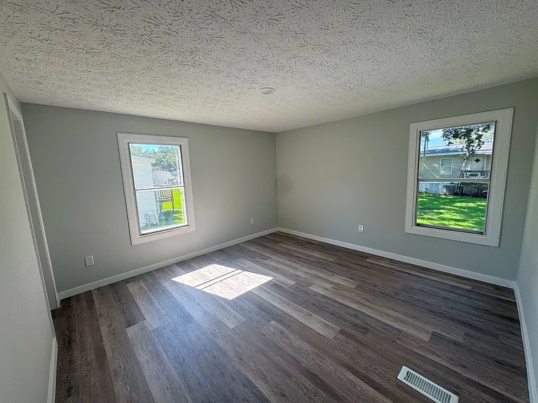 1103 Lovell Ct — Photo 6