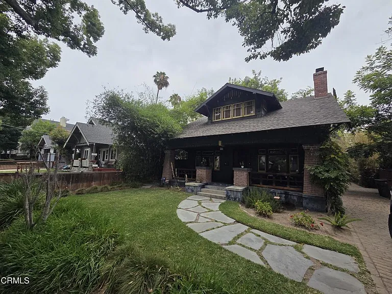 126 N Meridith Ave — Photo 2