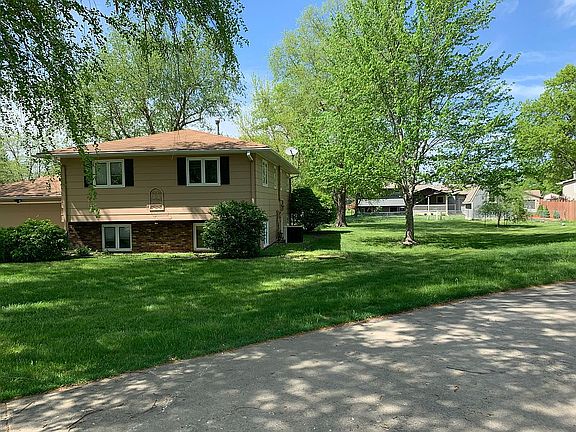3rd image of 403 Edwards Dr