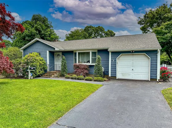 426 Railroad Avenue, Saint James, NY 11780