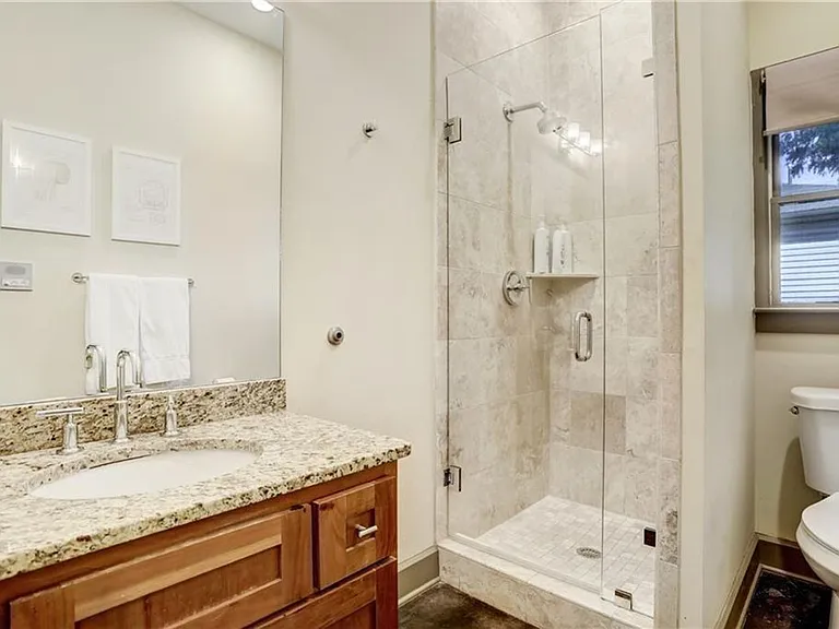 602 W North Loop Blvd — Photo 23