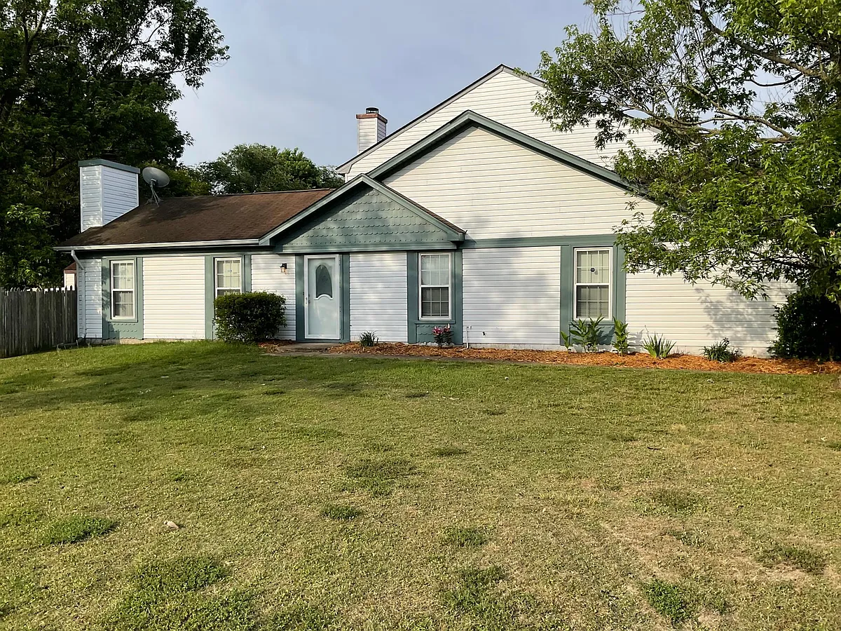 Building Photo - 4611 Stonebridge Ln