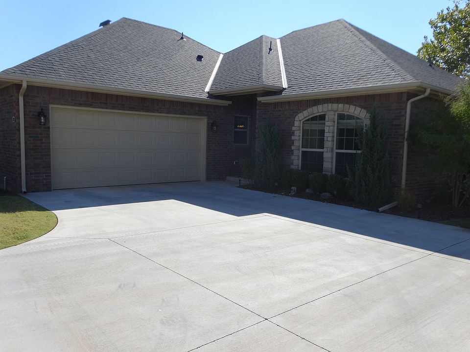 1st image of 2204 Persimmon Dr