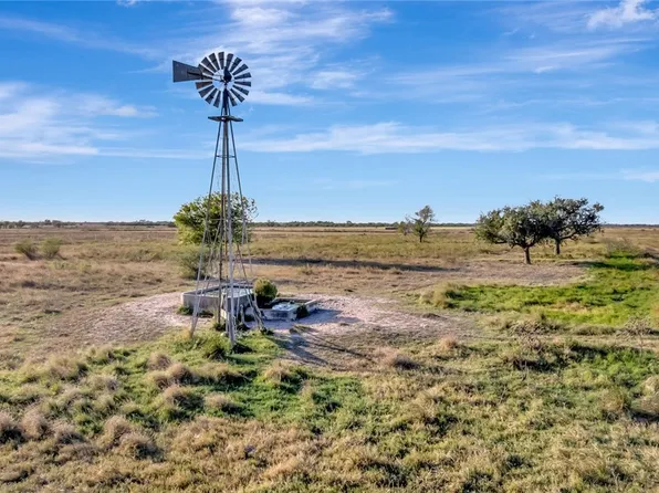 17 Hiller Rd, Inez, TX 77968