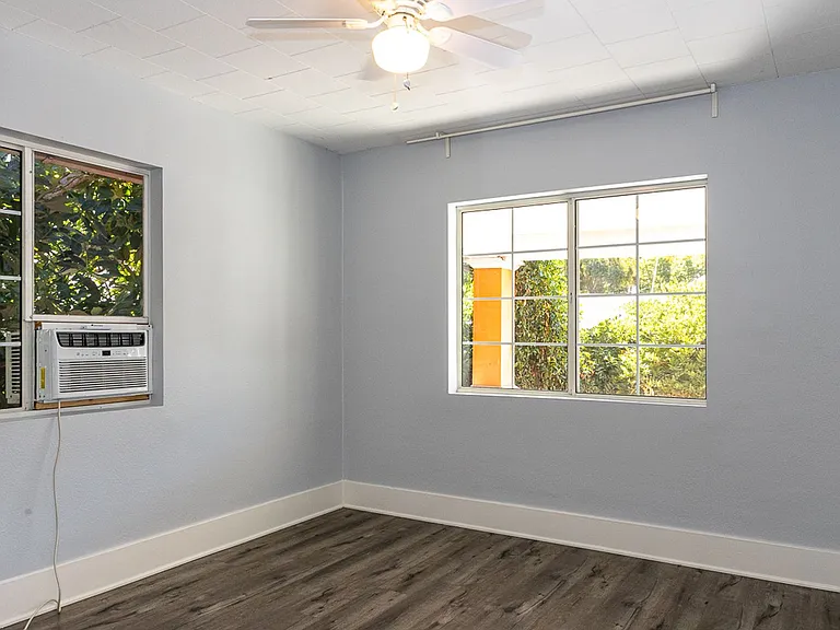 719 N Coronado St — Photo 29