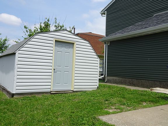 3rd image of 1704 W 55th St