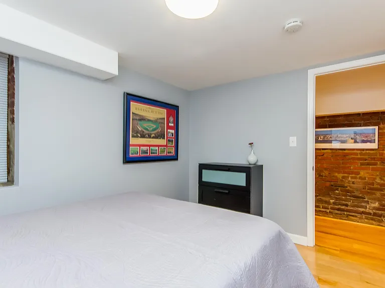 510 E St NE #B — Photo 15