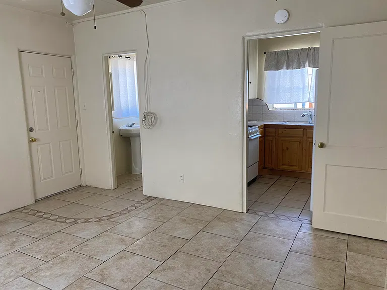 306 Carlisle Blvd SE #C — Photo 16