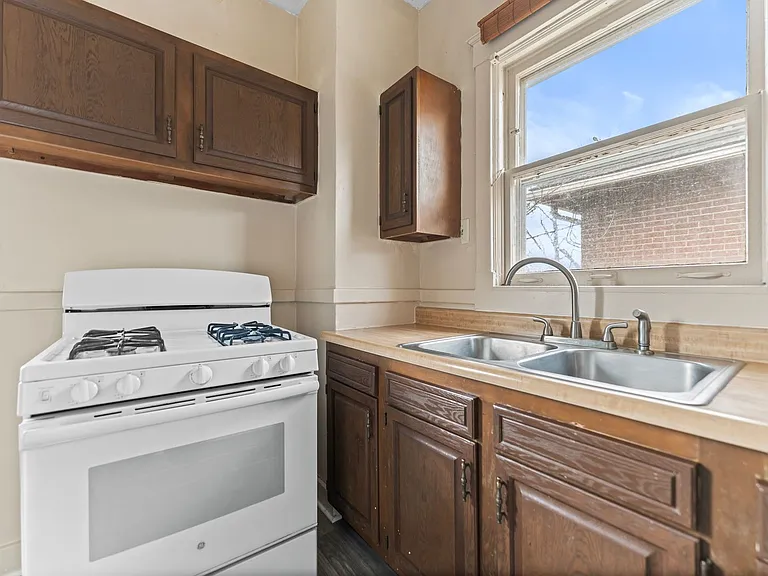 533 Eastern Pkwy — Photo 14