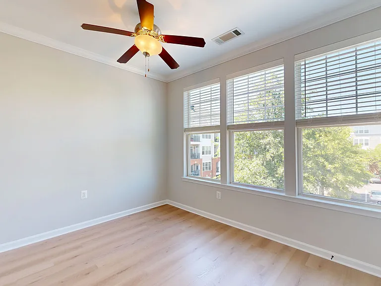Signal Hill Apartment Homes — Photo 96