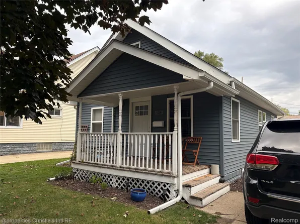 136 W Mapledale Ave, Hazel Park, MI 48030