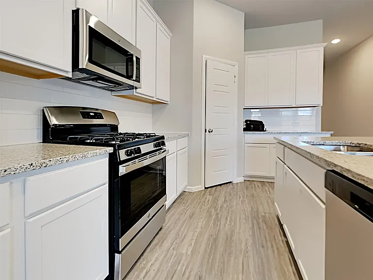 2926 Culver Ave — Photo 5