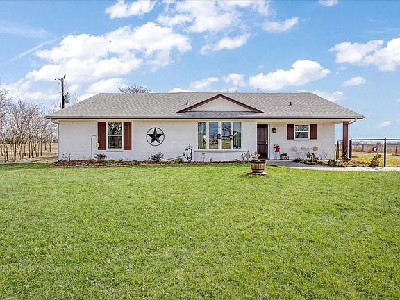 3rd image of 698 Hackberry Rd