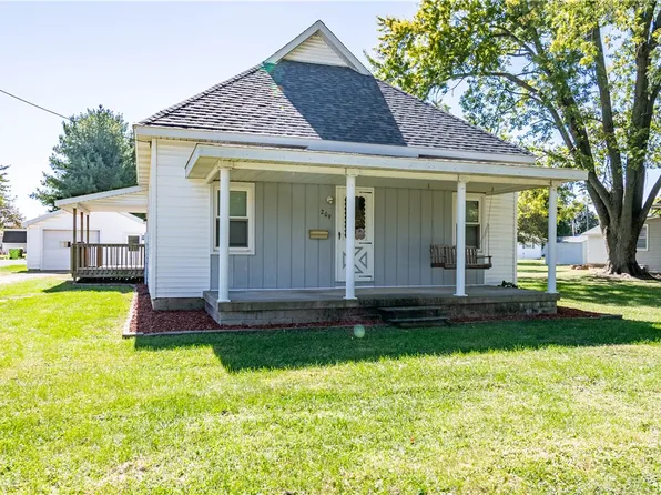 209 W Wall St, Moweaqua, IL 62550