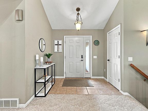 4th image of 111951 WINTERBERRY CIRCLE