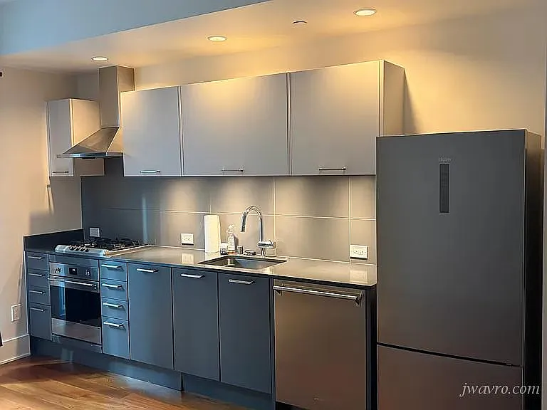 Newer Luxury Studio Condo at 1075 Market — Photo 2