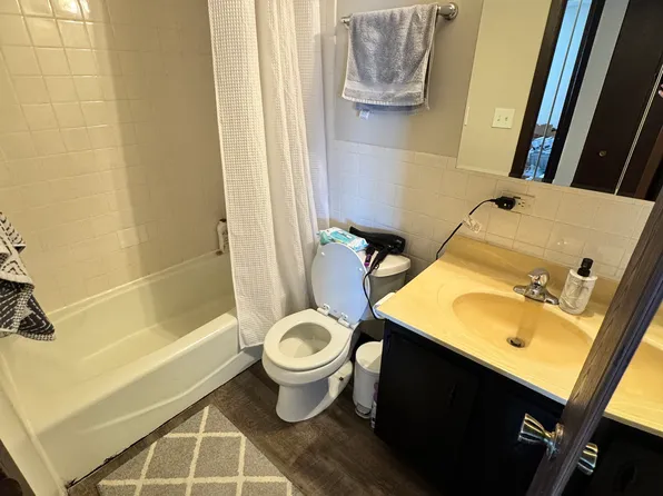 240 Klein Creek Ct APT C, Carol Stream, IL 60188