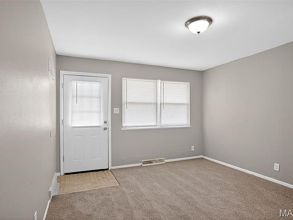 5th image of 10828 Glen Garry Rd