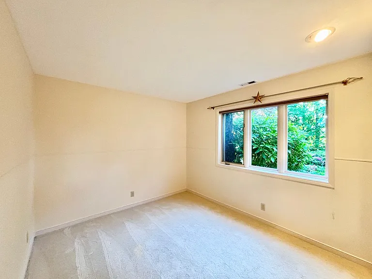 16558 SE 58th Pl — Photo 24