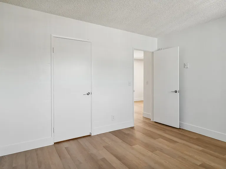 Terre at 1037 Peach — Photo 12