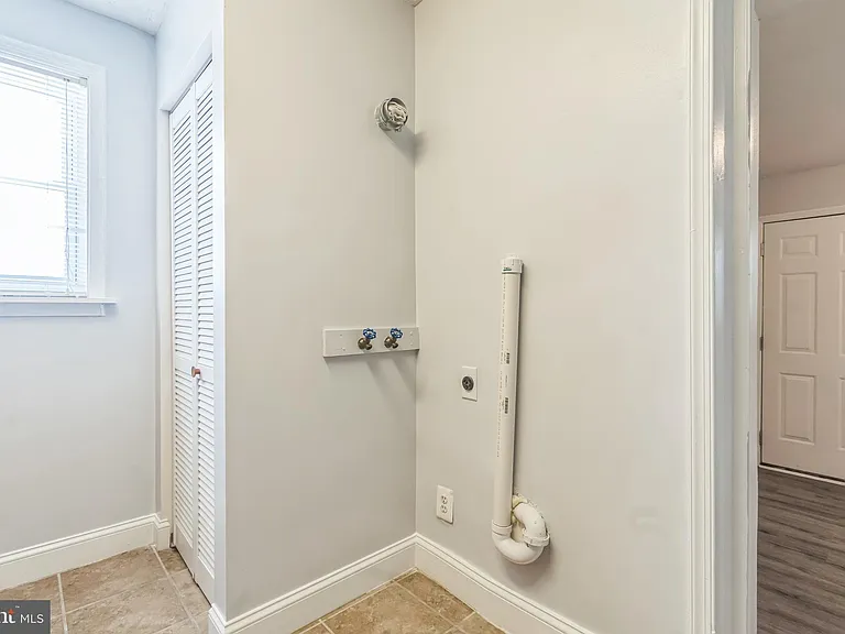 1608 W St SE — Photo 18