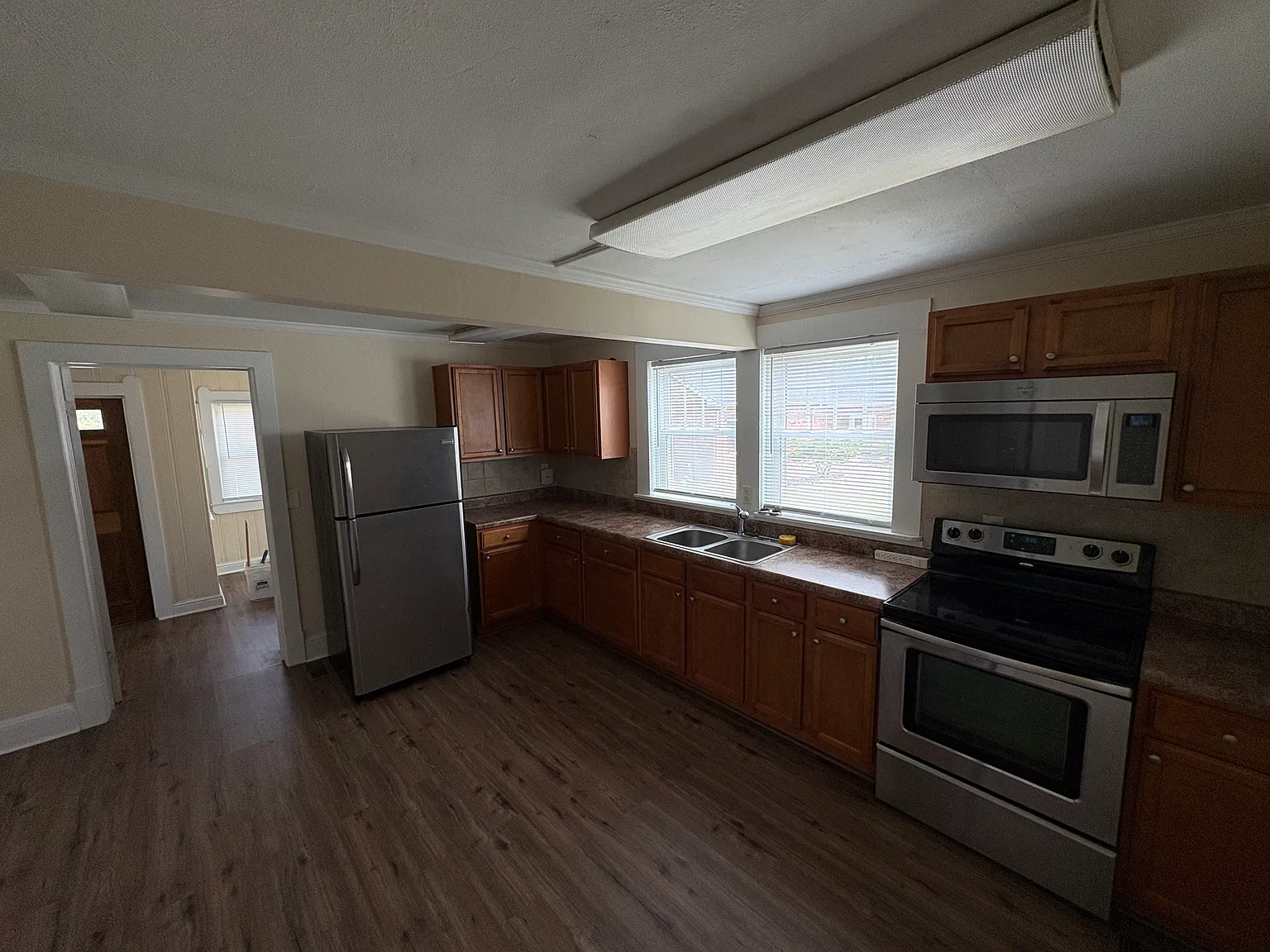 3 bed, 1200 sqft, $975 — Photo 4