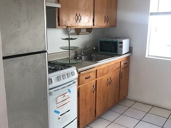 4th image of 2140 California St APT 7