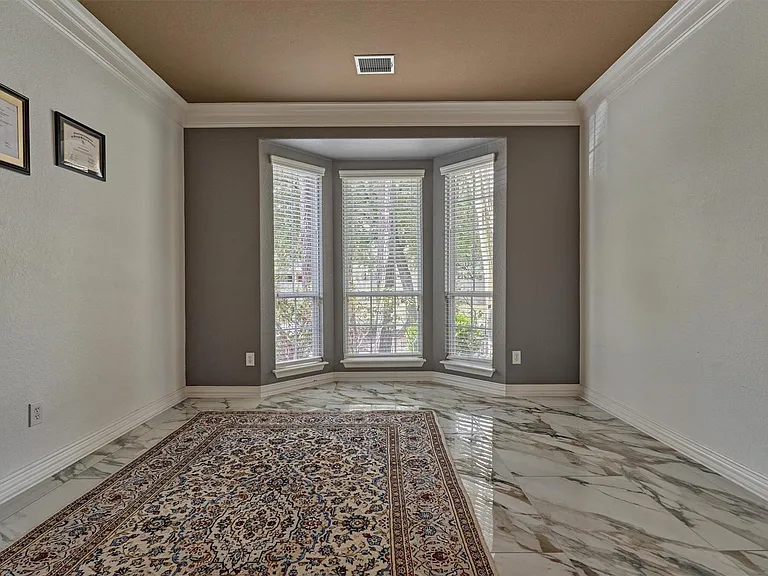18 Wyckham Cir — Photo 6