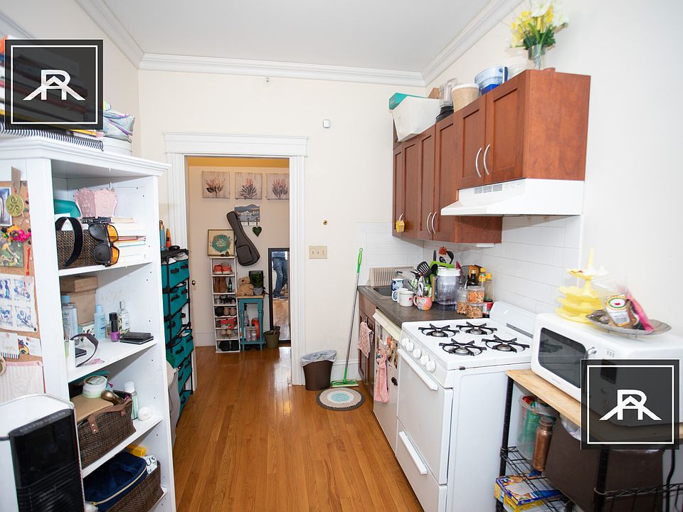 2nd image of 871 Beacon St APT 6