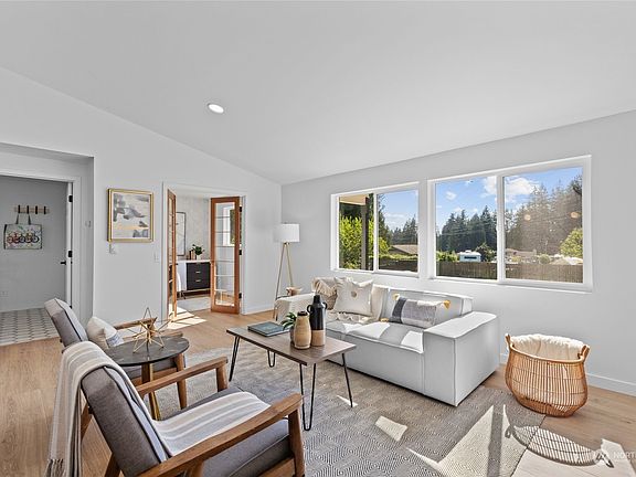 5th image of 23101 32nd Avenue W