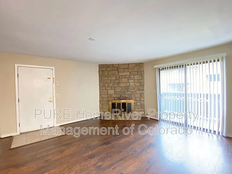 2 bed, 1.0 bath, 967 sqft, $1,750 — Photo 3