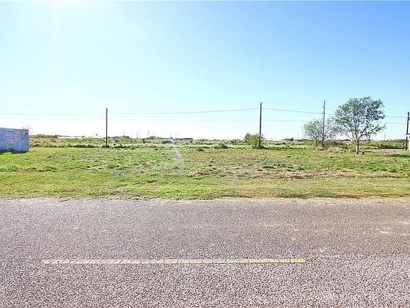 3rd image of 733 Hernandez Dr